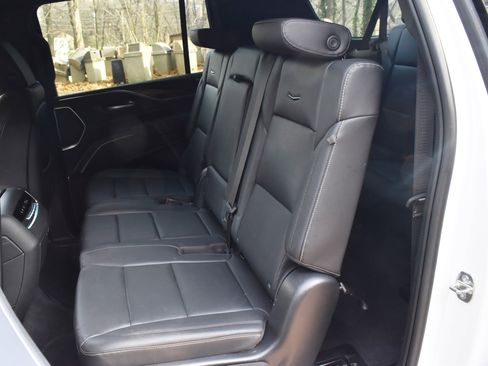 Used 2023 Cadillac Escalade ESV Luxury image 26