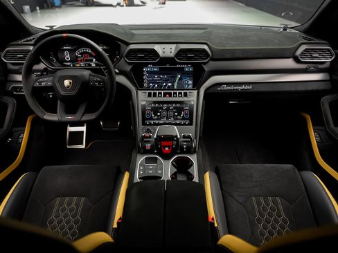 Used 2024 Lamborghini Urus Performante AWD/4WD image 46