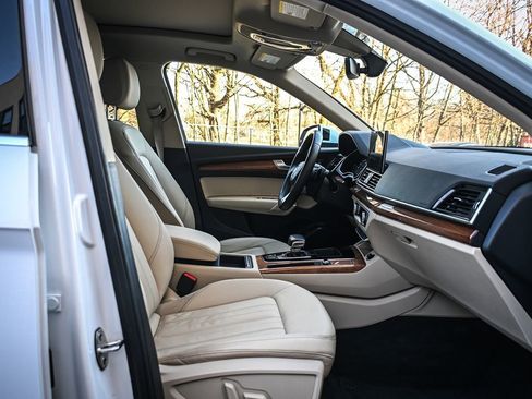 Used 2021 Audi Q5 Premium w/ Convenience Package image 15