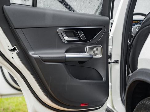 New 2025 Mercedes-Benz GLC 350e 4MATIC image 33