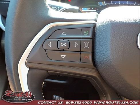 Used 2023 Jeep Grand Cherokee Altitude AWD/4WD image 17
