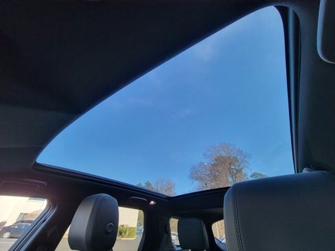 Used 2025 Land Rover Discovery Sport Dynamic SE image 40