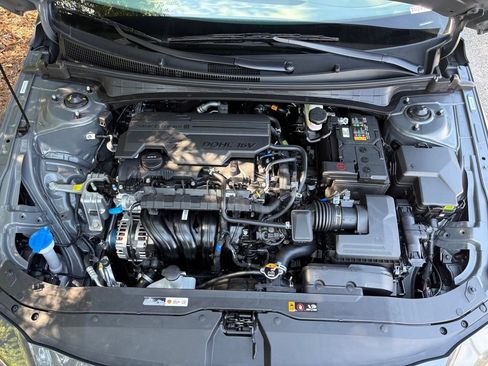 New 2026 Hyundai Elantra SE FWD image 3
