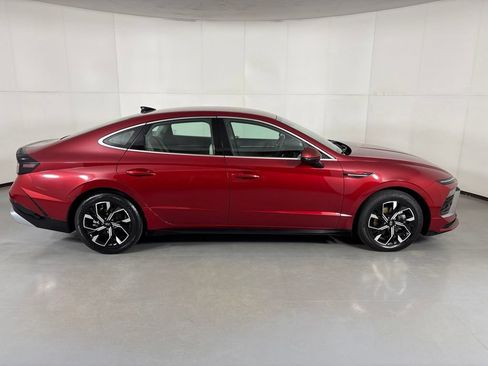 Used 2025 Hyundai Sonata SEL FWD image 9