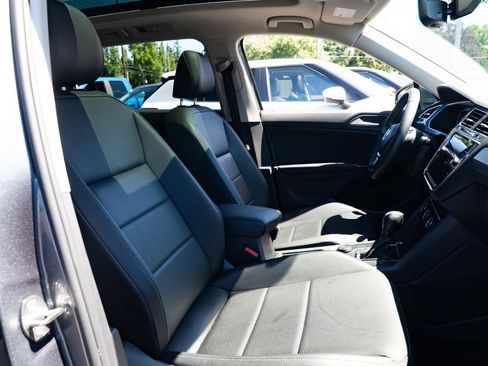 Used 2020 Volkswagen Tiguan SEL AWD/4WD image 22
