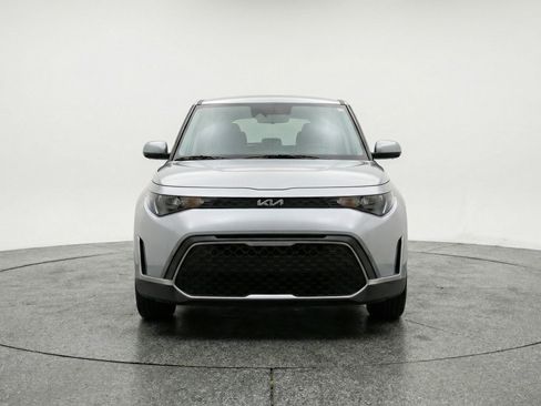 Used 2025 Kia Soul LX w/ LX Technology Package FWD image 2