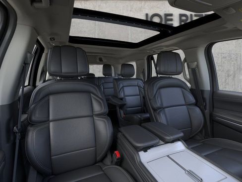 New 2025 Lincoln Navigator Reserve AWD/4WD image 10