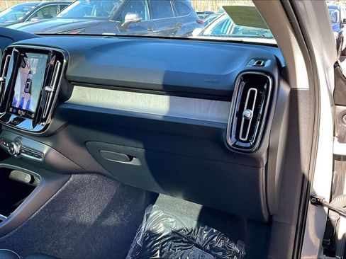 Certified 2024 Volvo XC40 B5 Plus w/ Protection Package Premier image 17