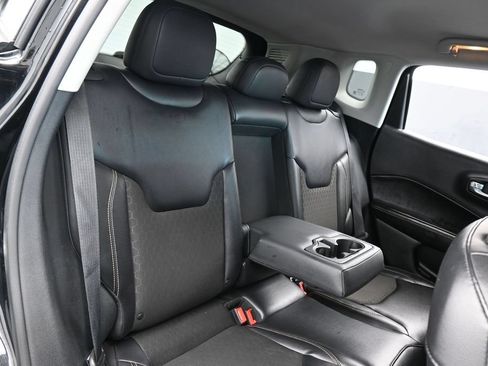 Used 2018 Jeep Compass Latitude w/ Popular Equipment Group AWD/4WD image 40