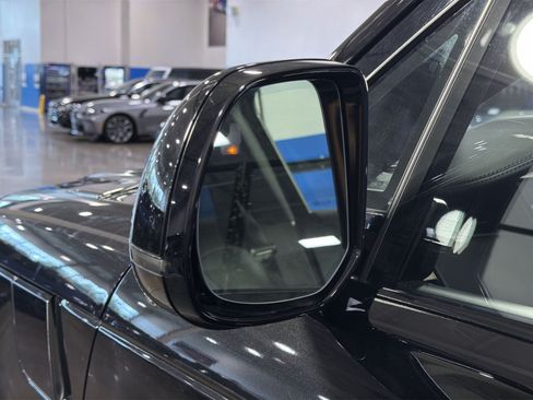 Used 2025 Land Rover Range Rover Sport SE AWD/4WD image 14