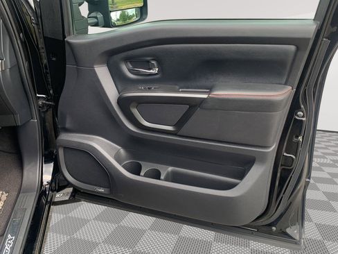 Used 2021 Nissan Titan PRO-4X w/ Pro-4x Convenience Package AWD/4WD image 15