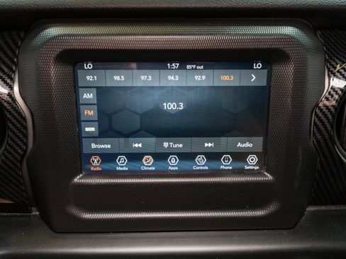 Used 2021 Jeep Gladiator Sport AWD/4WD image 16