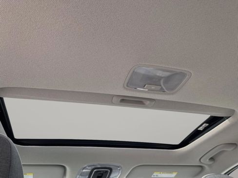 New 2025 Hyundai Elantra Limited image 39