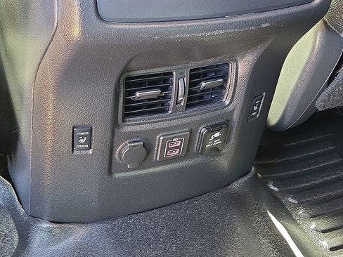 Used 2019 Nissan Titan PRO-4X w/ Pro-4x Convenience Package image 15