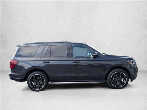 Used 2023 Ford Expedition Limited AWD/4WD image 4