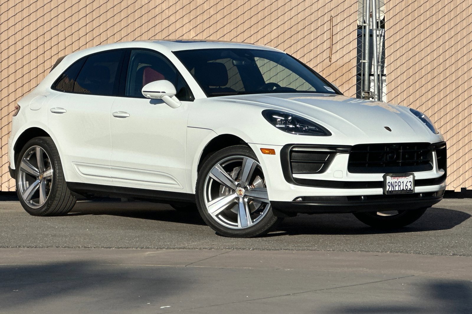 Used 2024 Porsche Macan AWD/4WD image 2