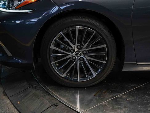 Used 2024 Lexus ES 350 w/ Premium Package FWD image 9