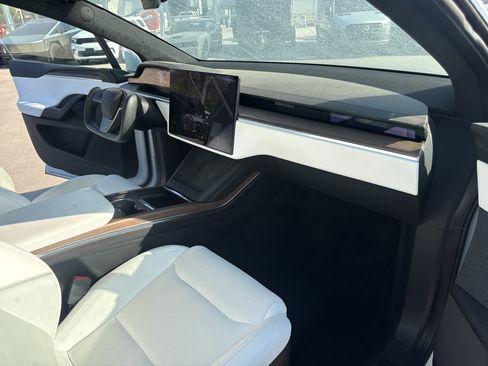 Used 2023 Tesla Model X AWD/4WD image 6
