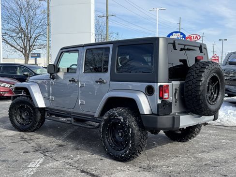 Used 2015 Jeep Wrangler Unlimited Sahara w/ Connectivity Group image 40