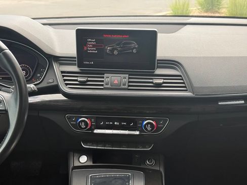 Used 2020 Audi Q5 e Premium Plus w/ Premium Plus Package AWD/4WD image 16