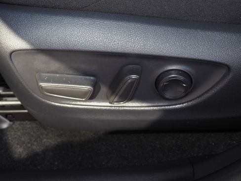 Used 2025 Toyota RAV4 SE image 29