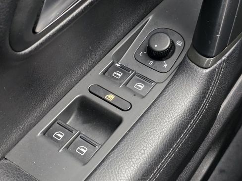 Used 2013 Volkswagen CC R-Line image 15