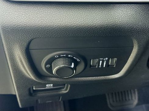 New 2025 Jeep Grand Cherokee Altitude image 10