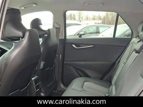 New 2025 Kia Niro EX image 8