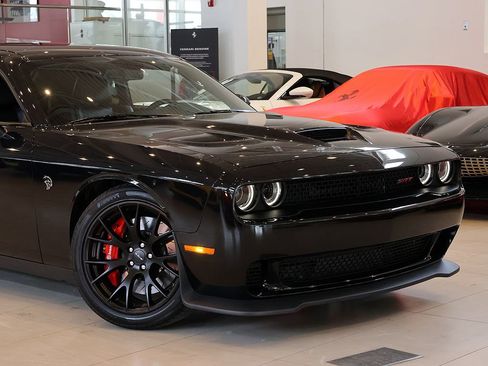 Used 2015 Dodge Challenger SRT Hellcat image 7