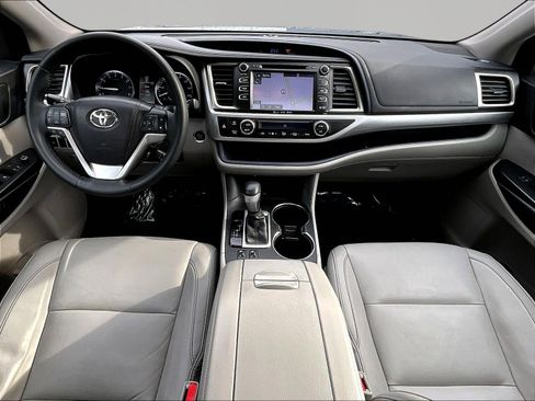 Used 2016 Toyota Highlander XLE FWD image 7