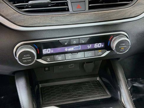 Used 2023 Nissan Altima 2.5 SL FWD image 40
