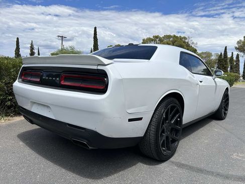 Used 2015 Dodge Challenger SXT w/ Driver Convenience Group RWD image 6