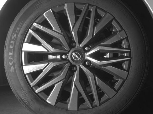 Used 2025 Nissan Altima 2.5 SV FWD image 13