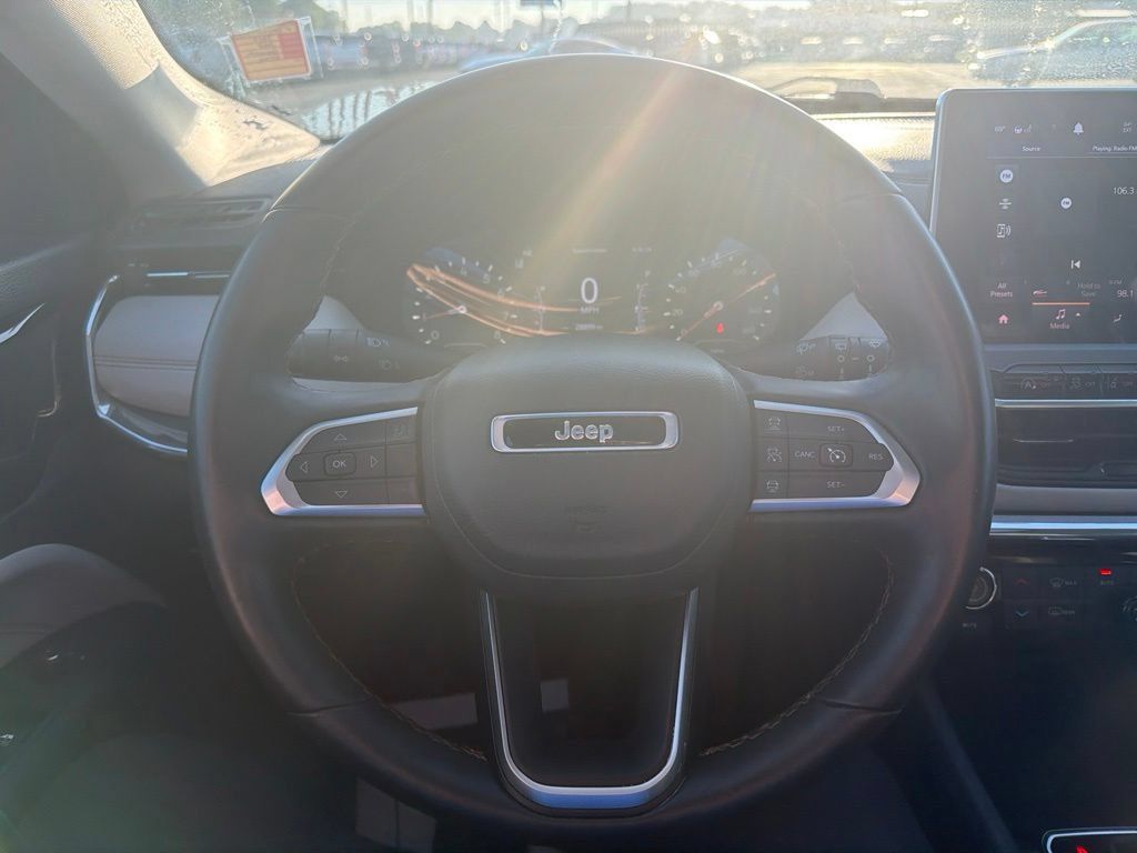 Used 2022 Jeep Compass Limited w/ Sun and Sound Group AWD/4WD image 32