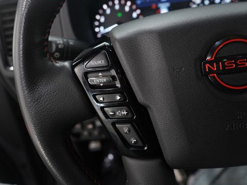 Used 2023 Nissan Frontier PRO-4X image 27