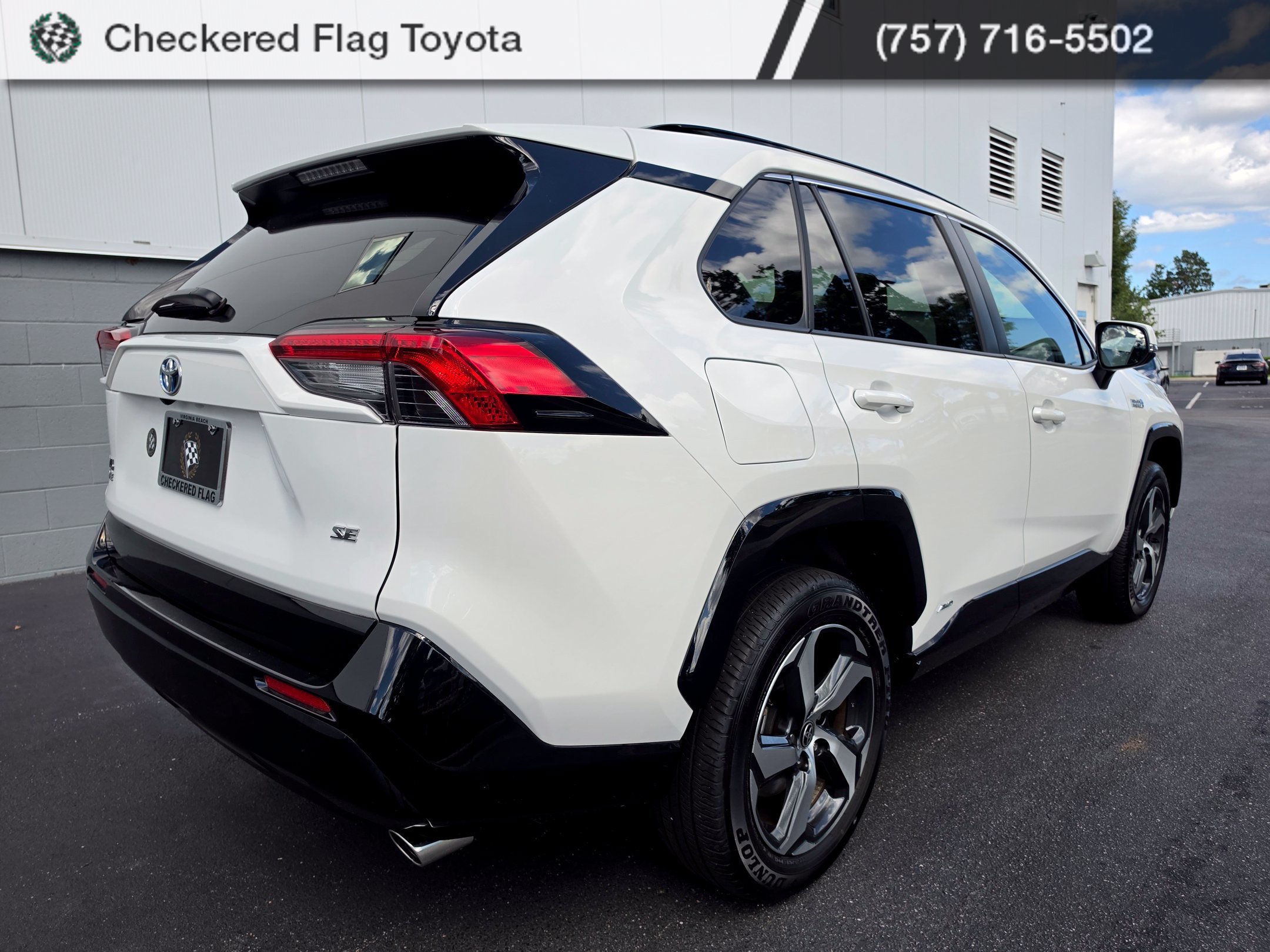 Used 2024 Toyota RAV4 SE w/ Weather & Moonroof Package AWD/4WD image 5
