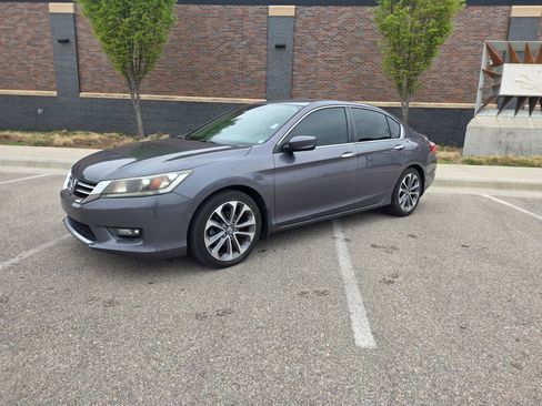 Used 2015 Honda Accord Sport image 3