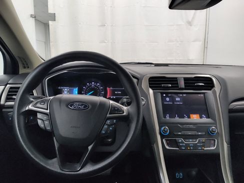 Used 2019 Ford Fusion SE FWD image 22