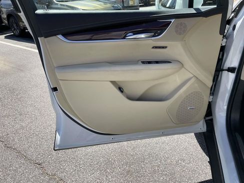 Used 2018 Cadillac XT5 Premium Luxury FWD image 17
