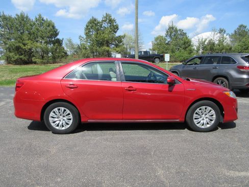 Used 2012 Toyota Camry LE image 4
