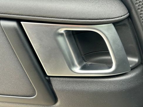 Used 2025 Land Rover Discovery S image 28