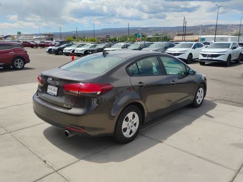 Used 2017 Kia Forte LX FWD image 4