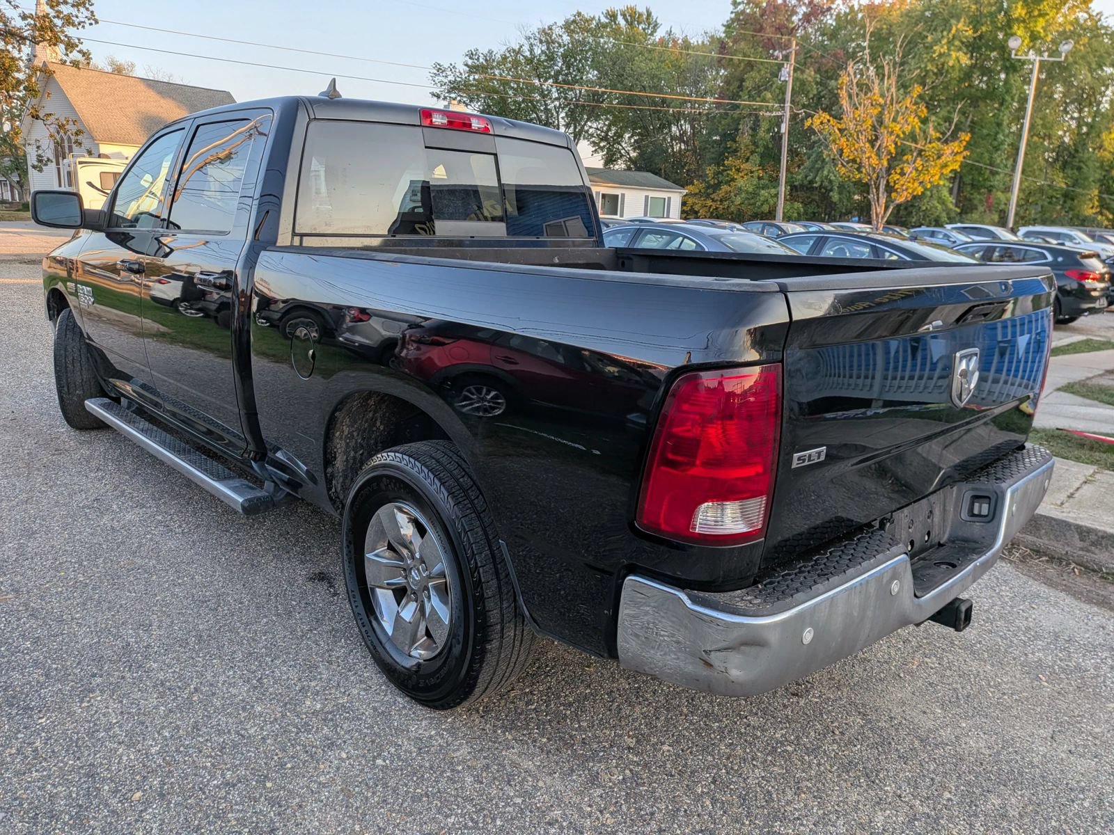 Used 2020 RAM 1500 Classic SLT w/ Luxury Group RWD image 3