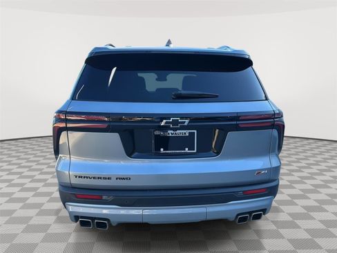 Used 2024 Chevrolet Traverse Z71 image 4