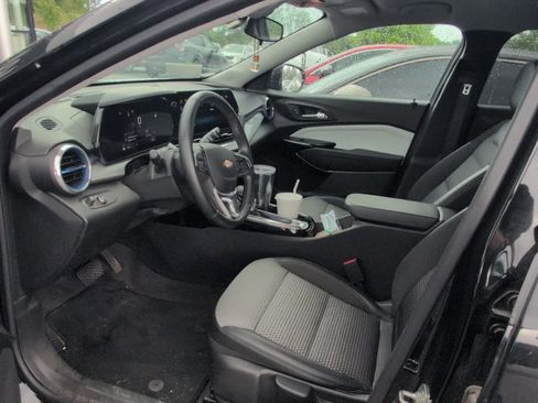 Used 2025 Chevrolet Trax LT w/ LT Convenience Package FWD image 8