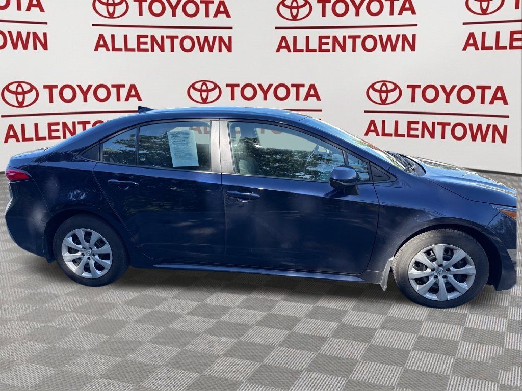 Used 2024 Toyota Corolla LE FWD image 3