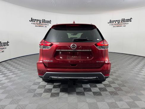 Used 2019 Nissan Rogue SV w/ Sun & Sound Touring Package image 10