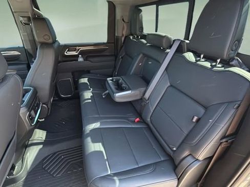 Used 2025 Chevrolet Silverado 2500 LTZ w/ LTZ Plus Package image 16