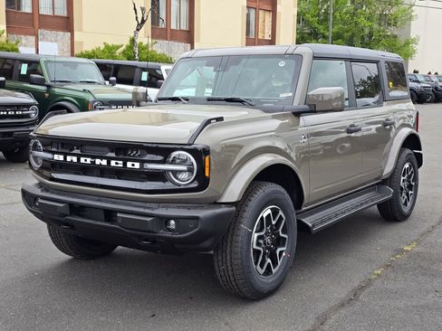 New 2026 Ford Bronco Outer Banks AWD/4WD image 1
