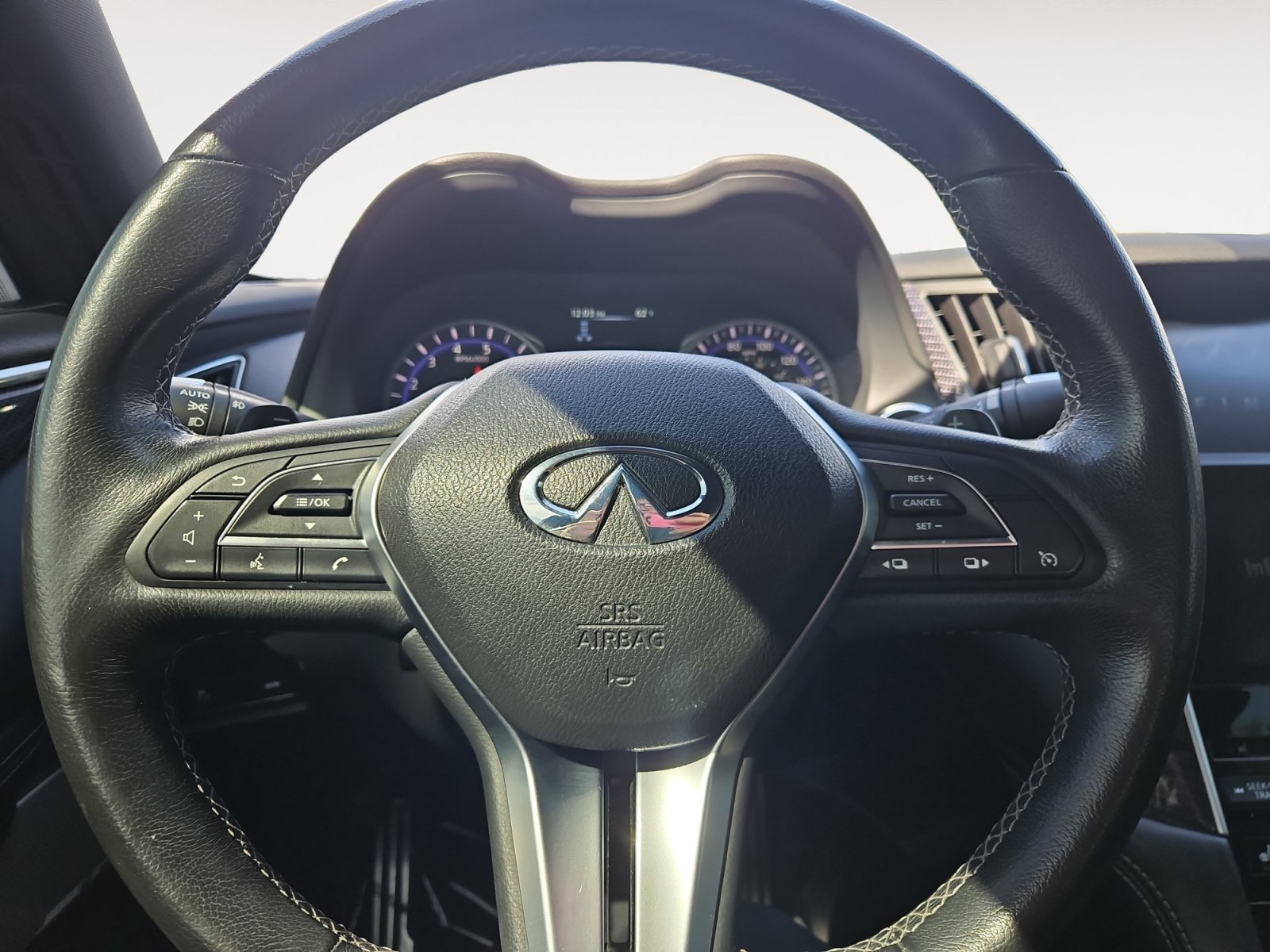 Used 2017 INFINITI Q60 Red Sport 400 AWD/4WD image 12